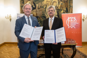 MTA-OTDT együttműködési megállapodás aláírása után